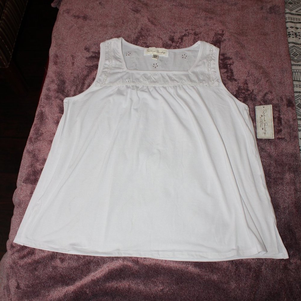 NWT French Laundry White Flower Sleeveless Blouse